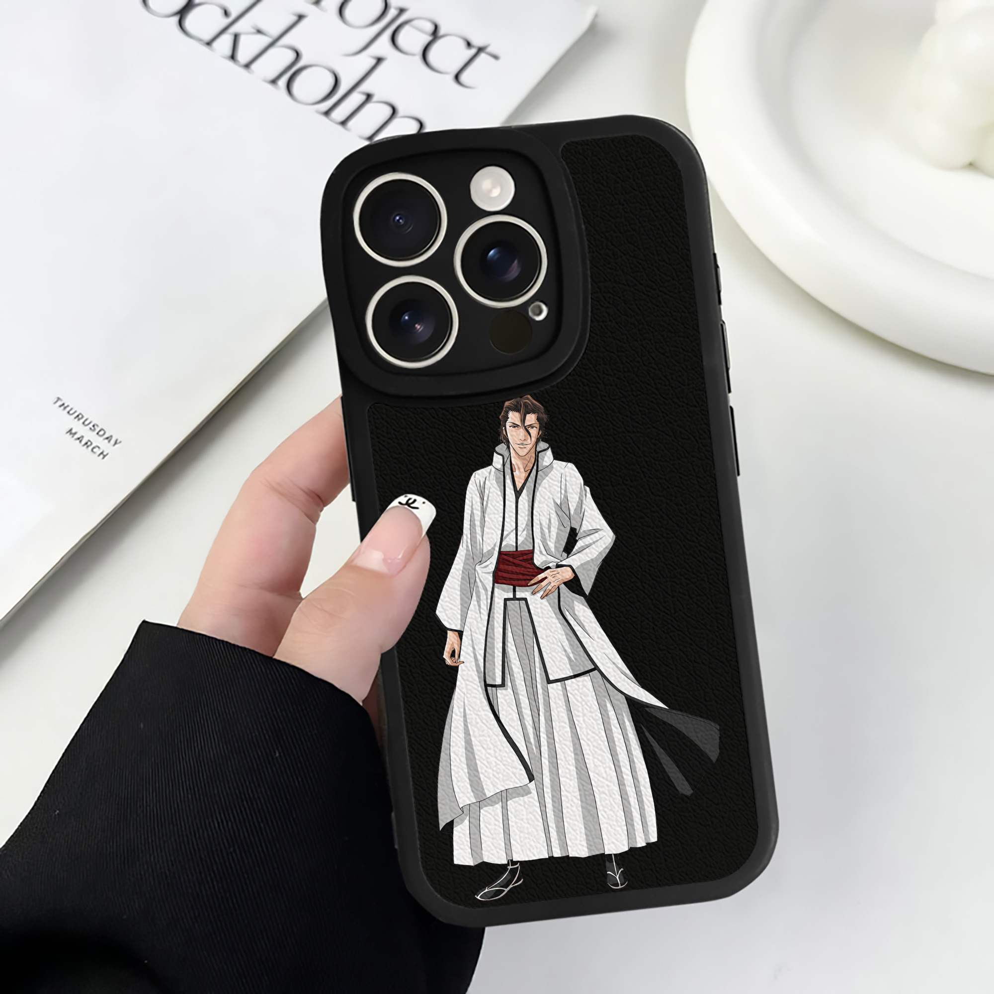 （画像用） ブリーチ 藍染 惣右介（あいぜん そうすけ） BLEACH Aizen Sousuke 【iPhone 16シリーズ対応】シリコンスマホケース（レザー調） 材質：シリコン